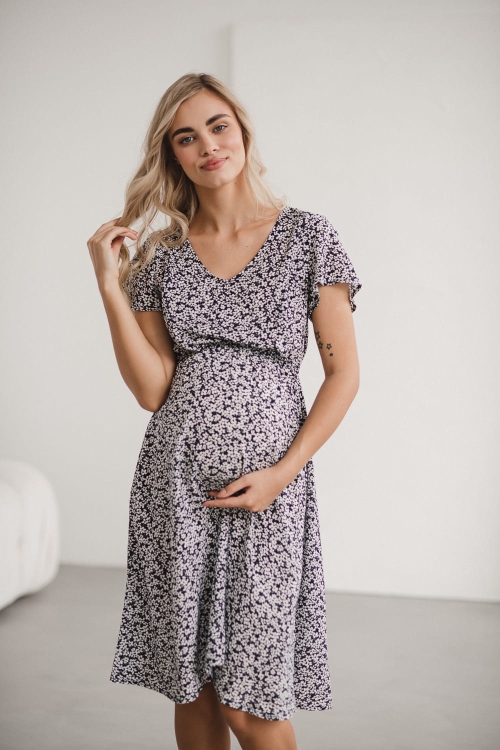 Kurzarm Schwangerschafts- und Stillkleid geblümt navy