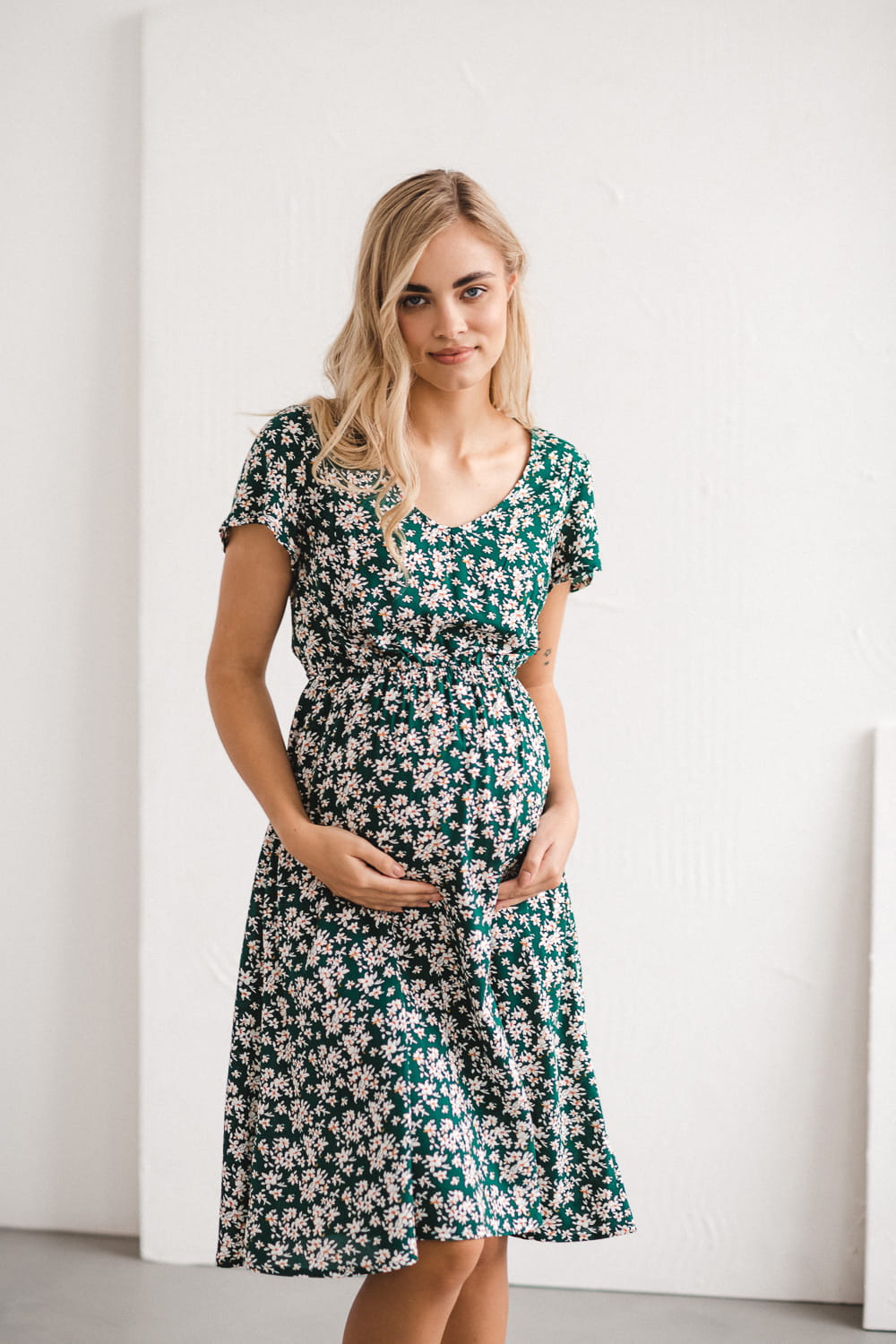 Kurzarm Schwangerschafts- und Stillkleid Daisy grün