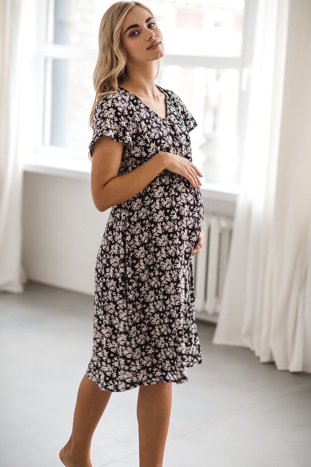 Kurzarm Schwangerschafts- und Stillkleid Daisy schwarz