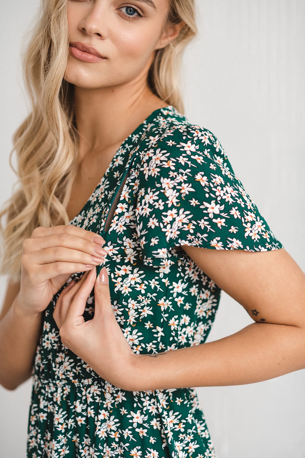 Kurzarm Schwangerschafts- und Stillkleid Daisy grün