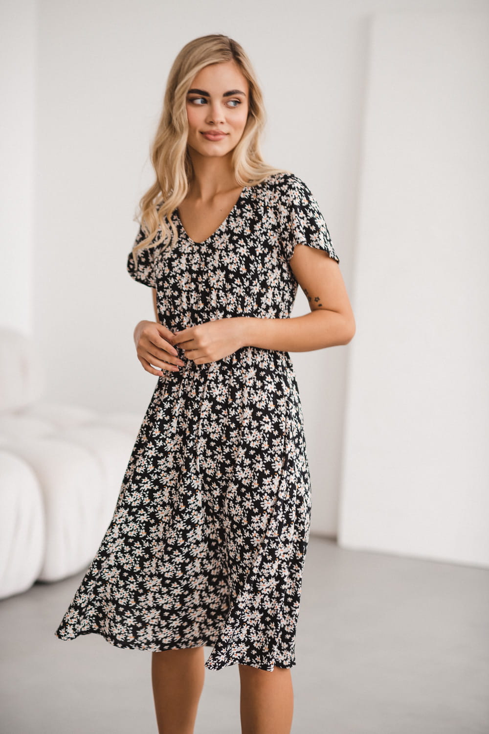 Kurzarm Schwangerschafts- und Stillkleid Daisy schwarz