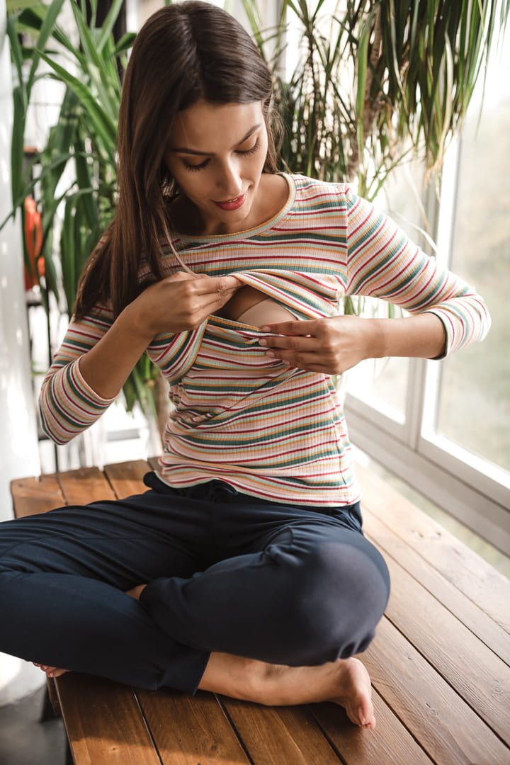 Hundhals Schwangerschafts- und Stillshirt grün gestreift