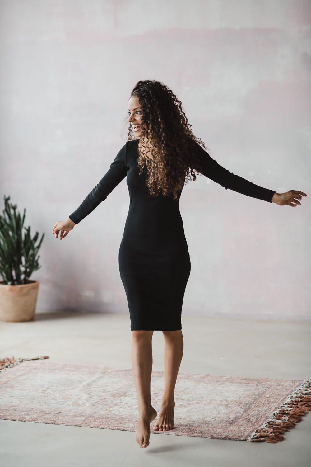 Shirtkleid für Schwangere und Stillende schwarz