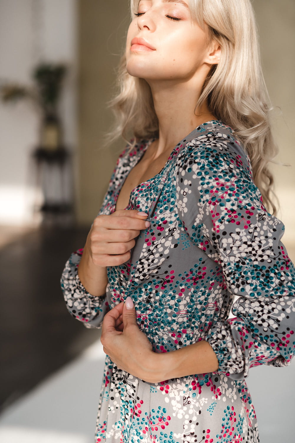 Midi Umstands- und Stillkleid hellgrau gesprenkelt