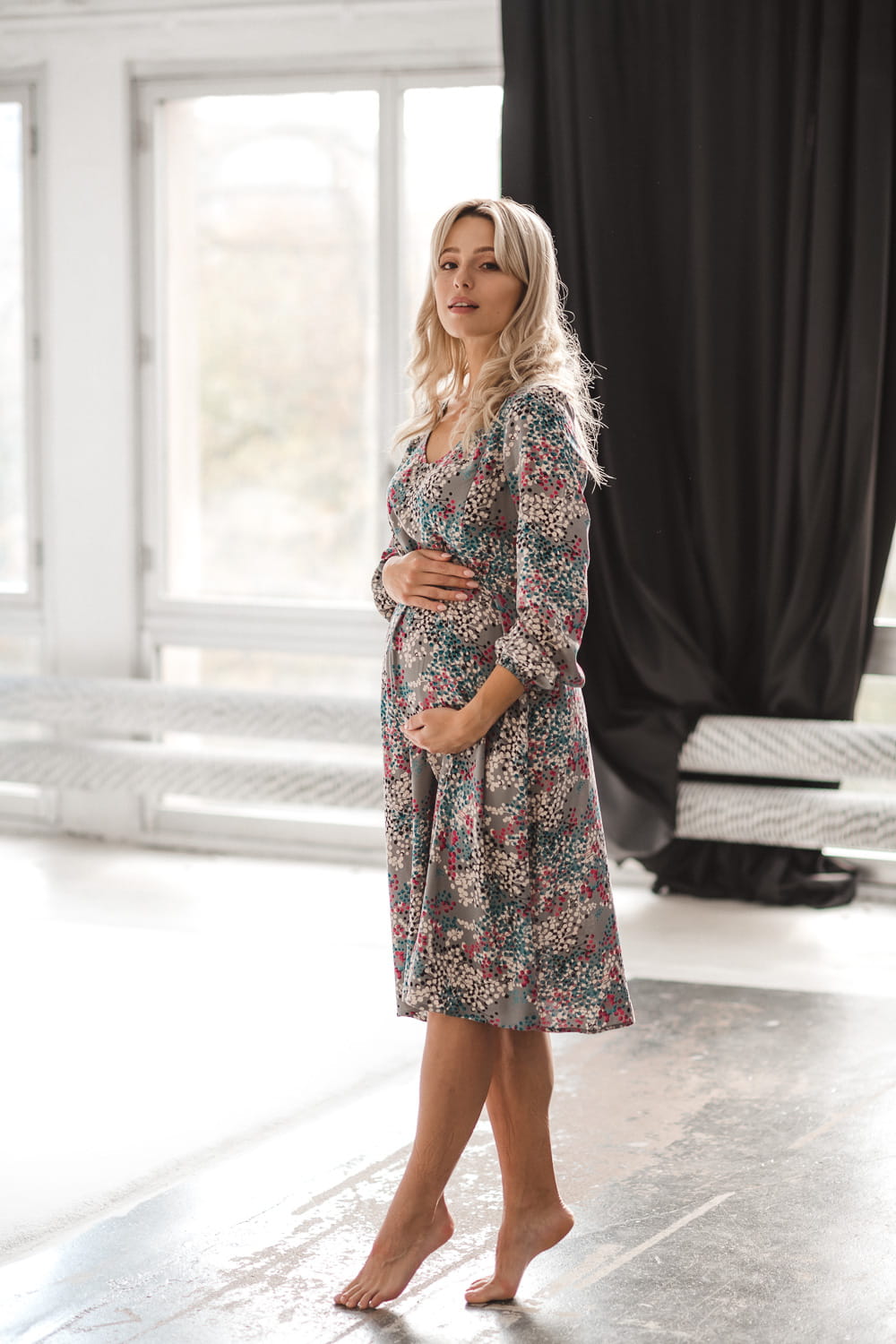 Midi Umstands- und Stillkleid hellgrau gesprenkelt