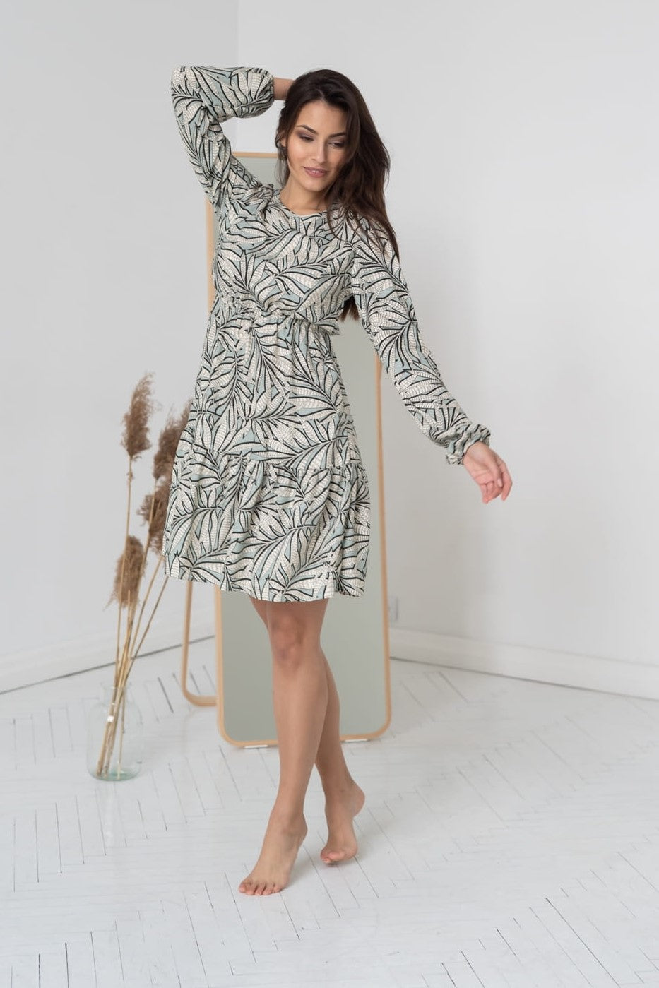 Graues Schwangerschafts- und Stillkleid