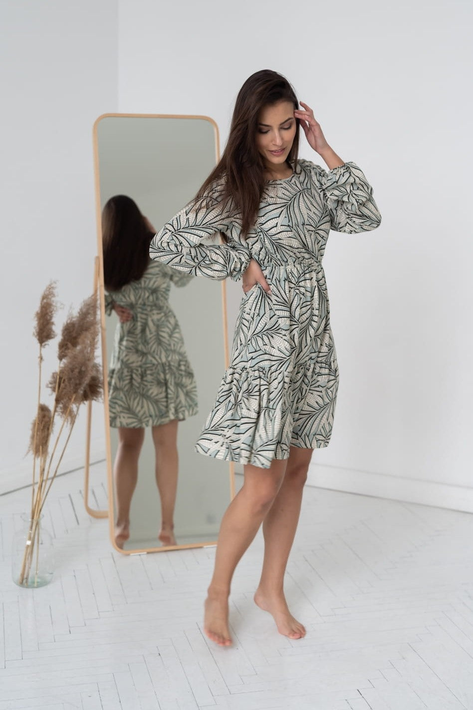 Graues Schwangerschafts- und Stillkleid